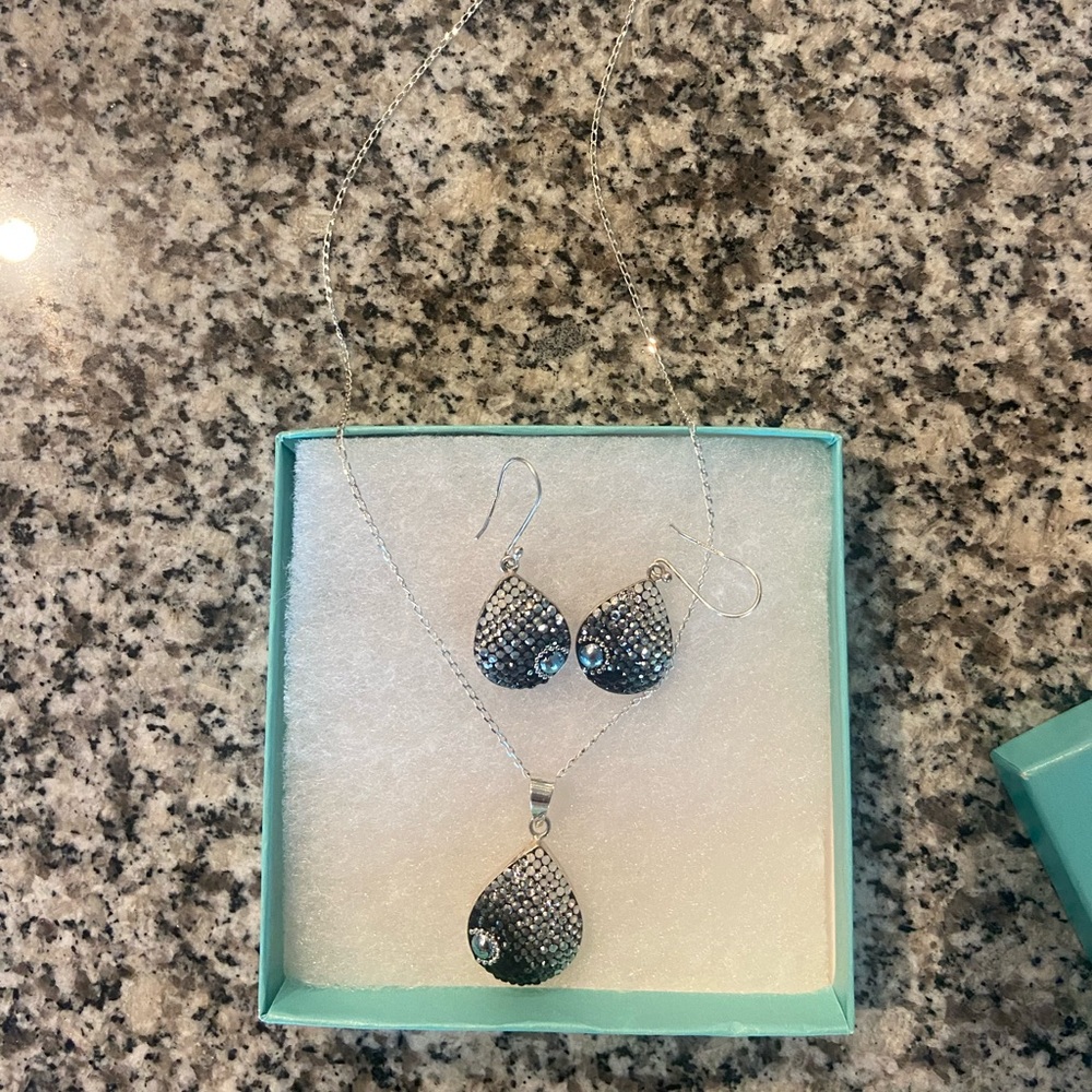 Fun boutique necklace and earrings.  Worn once!